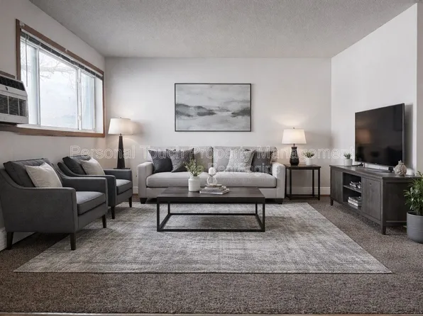 3302 12th St S, Moorhead, MN