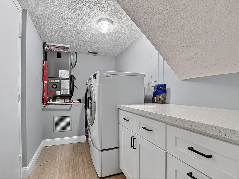 7773 La Mirada Dr — Photo 17