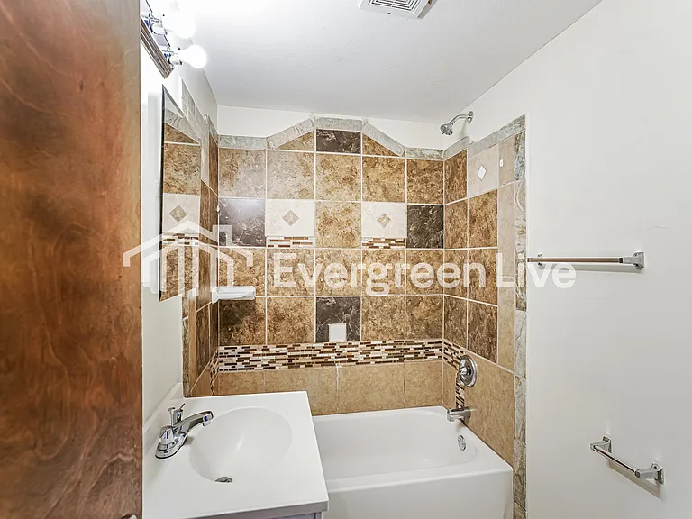5027 Maple St — Photo 10