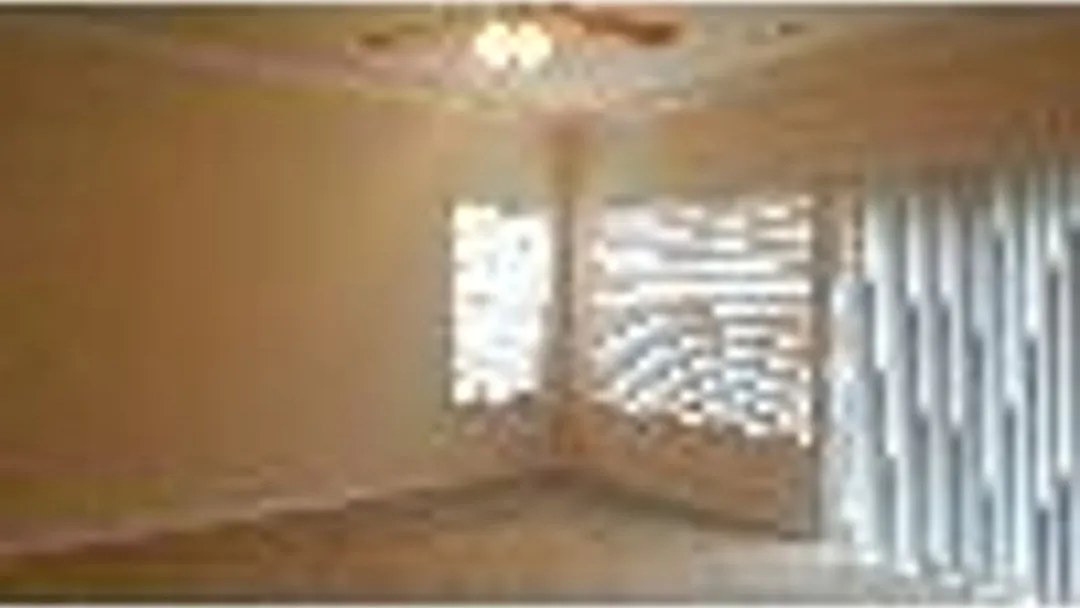 4Bed/2.5Bath 26700 sq ft home located in Wellesley — Photo 3