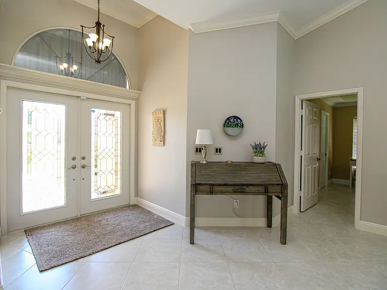 333 Wentworth Ct — Photo 5
