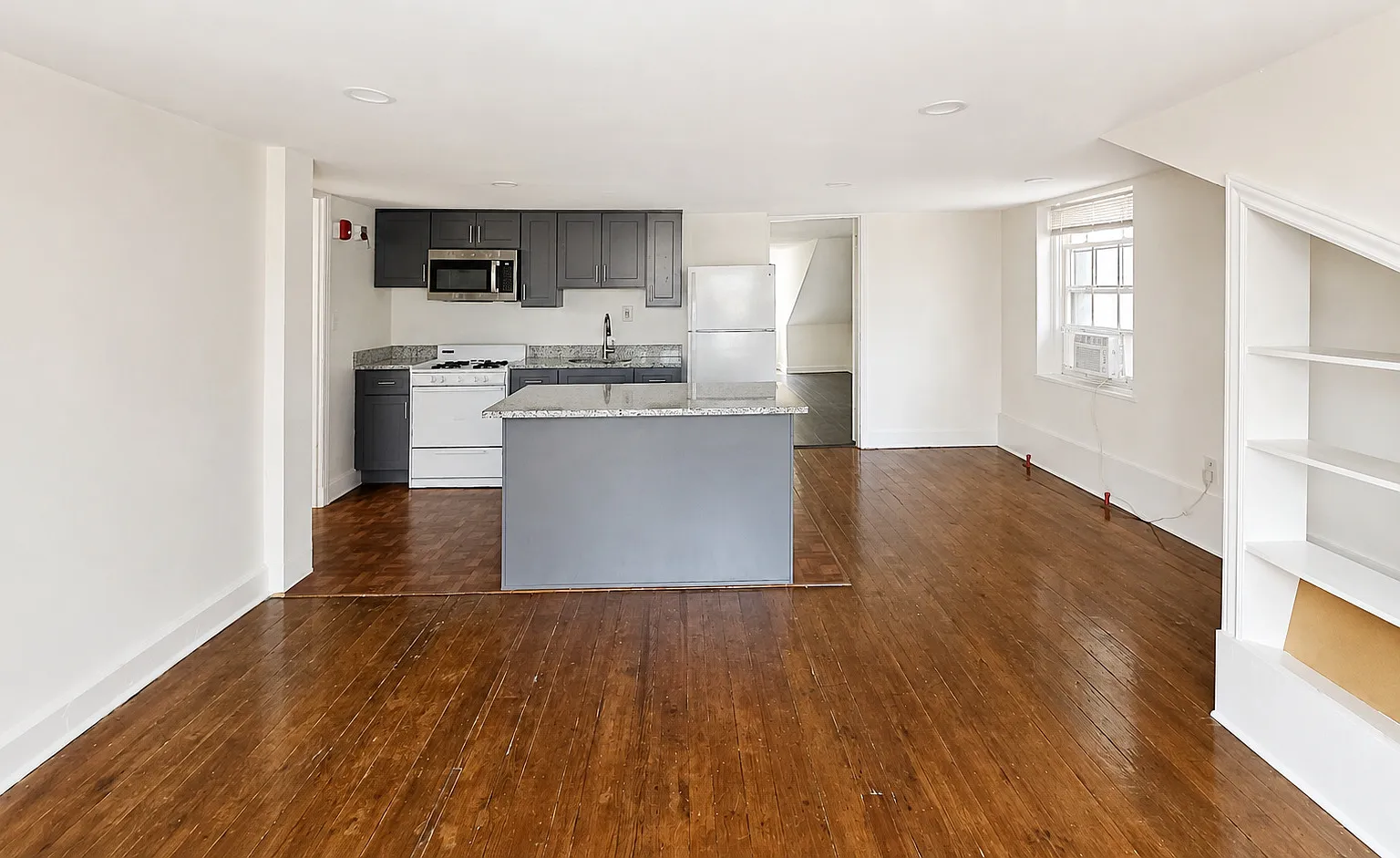 20 West Franklin st, — Photo 2