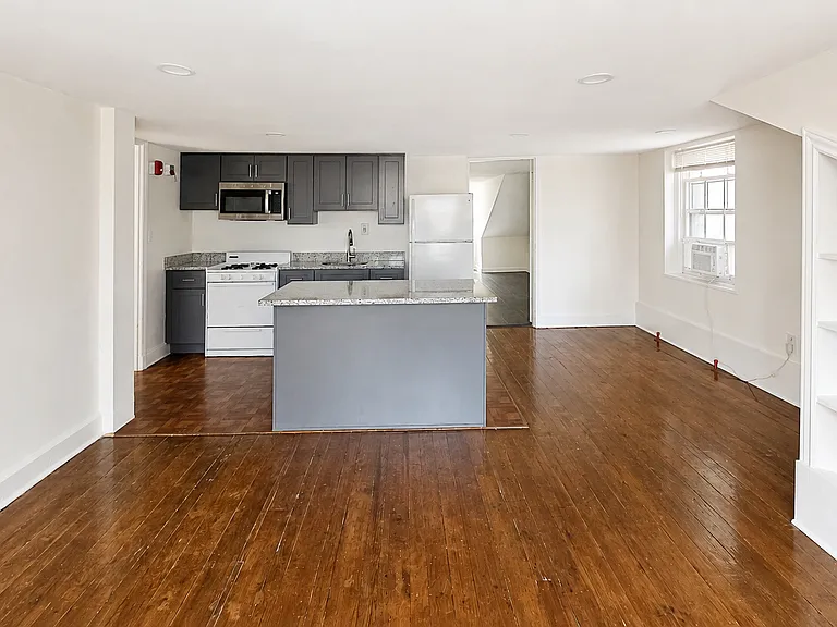 20 W Franklin St #8 — Photo 2