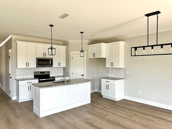 3rd image of 15 Jeter Dr