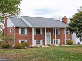 6216 Rolling View Dr, Sykesville, MD 21784