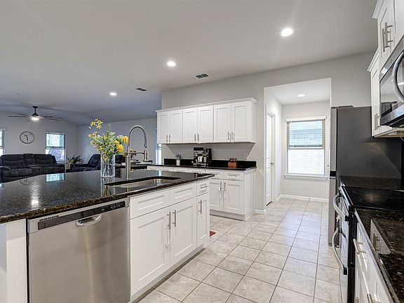 5th image of 512 Amory St