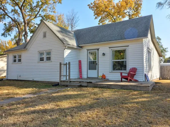 213 W Ruth St, Moundridge, KS 67107