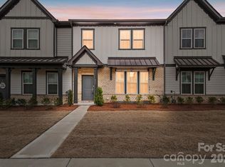 8928 Morning Mist Rd, Charlotte, NC 28215