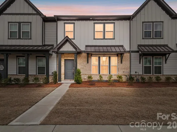 8928 Morning Mist Rd, Charlotte, NC 28215