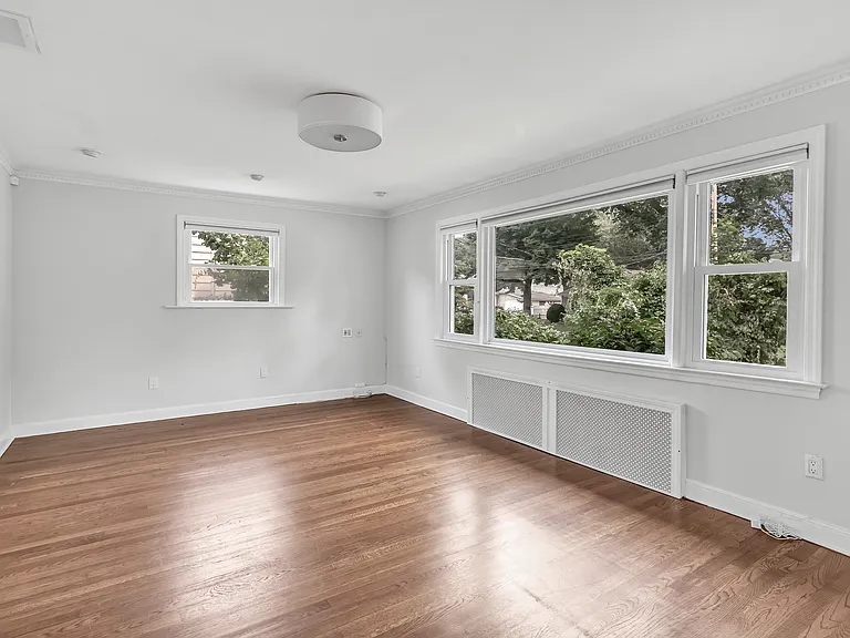 215 Bennett St — Photo 7
