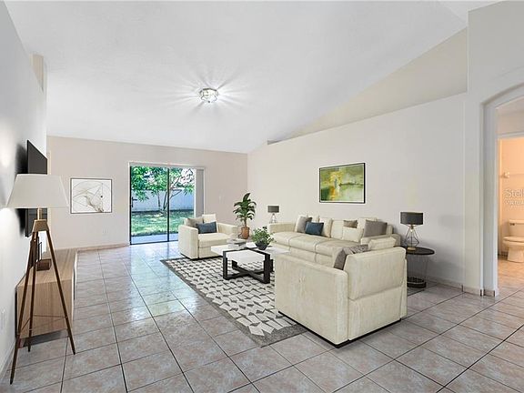 4th image of 10745 Oak Glen Cir