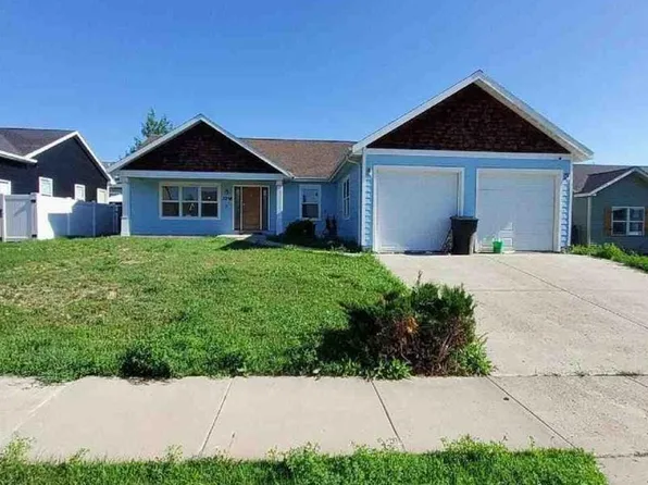 3226 32nd St W, Williston, ND 58801