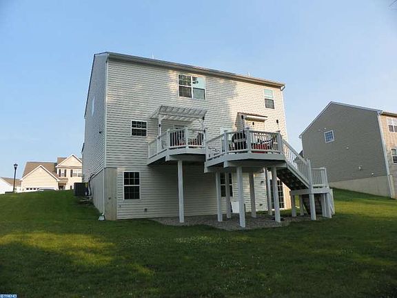 3rd image of 1040 W Founds St