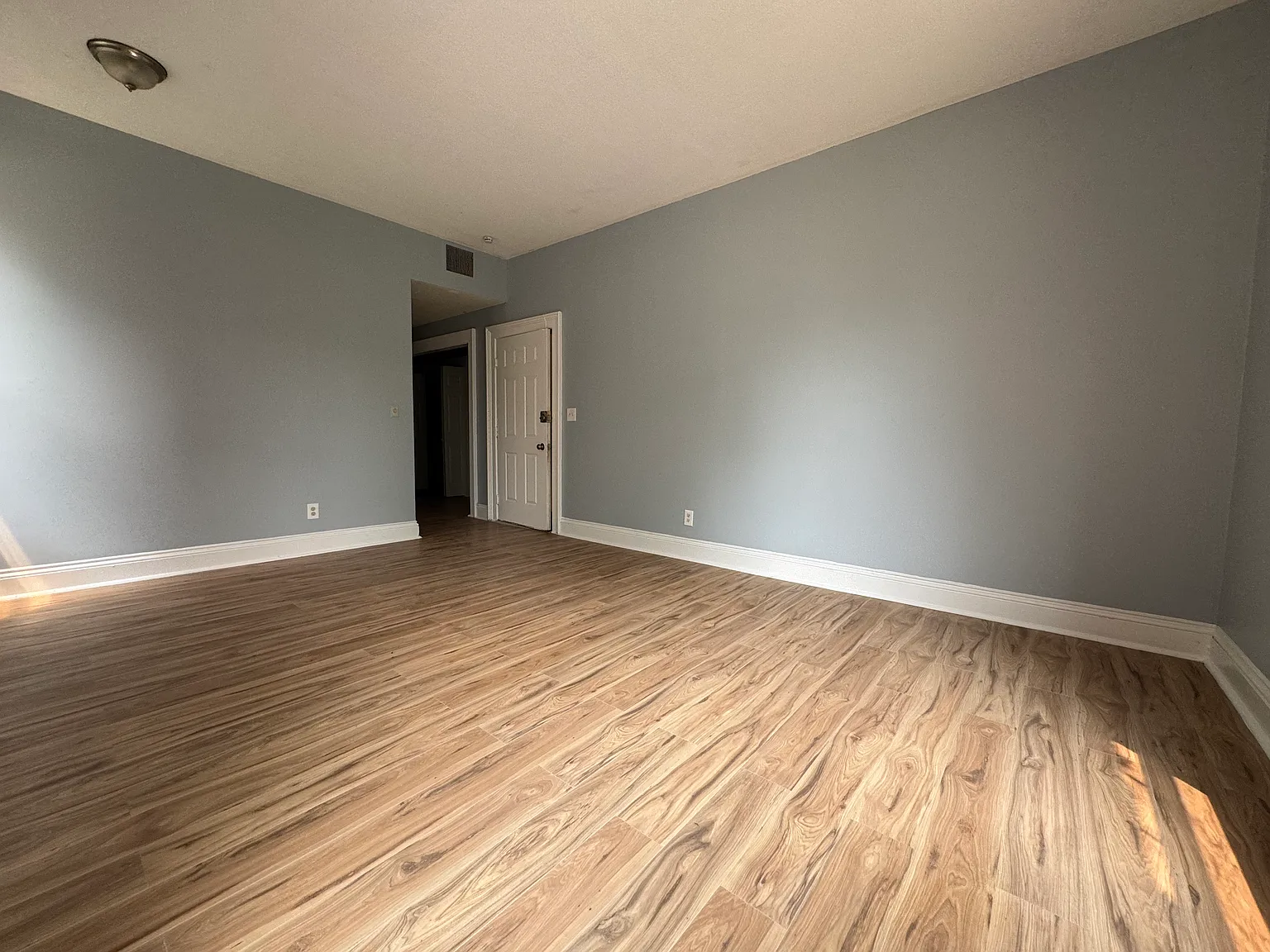 2 bed, 800 sqft, $1,375 — Photo 3