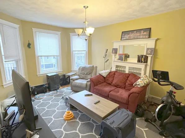 101 Browne St #2, Brookline, MA 02446