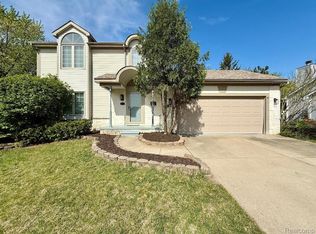6505 Pocahontas St, Westland, MI 48185