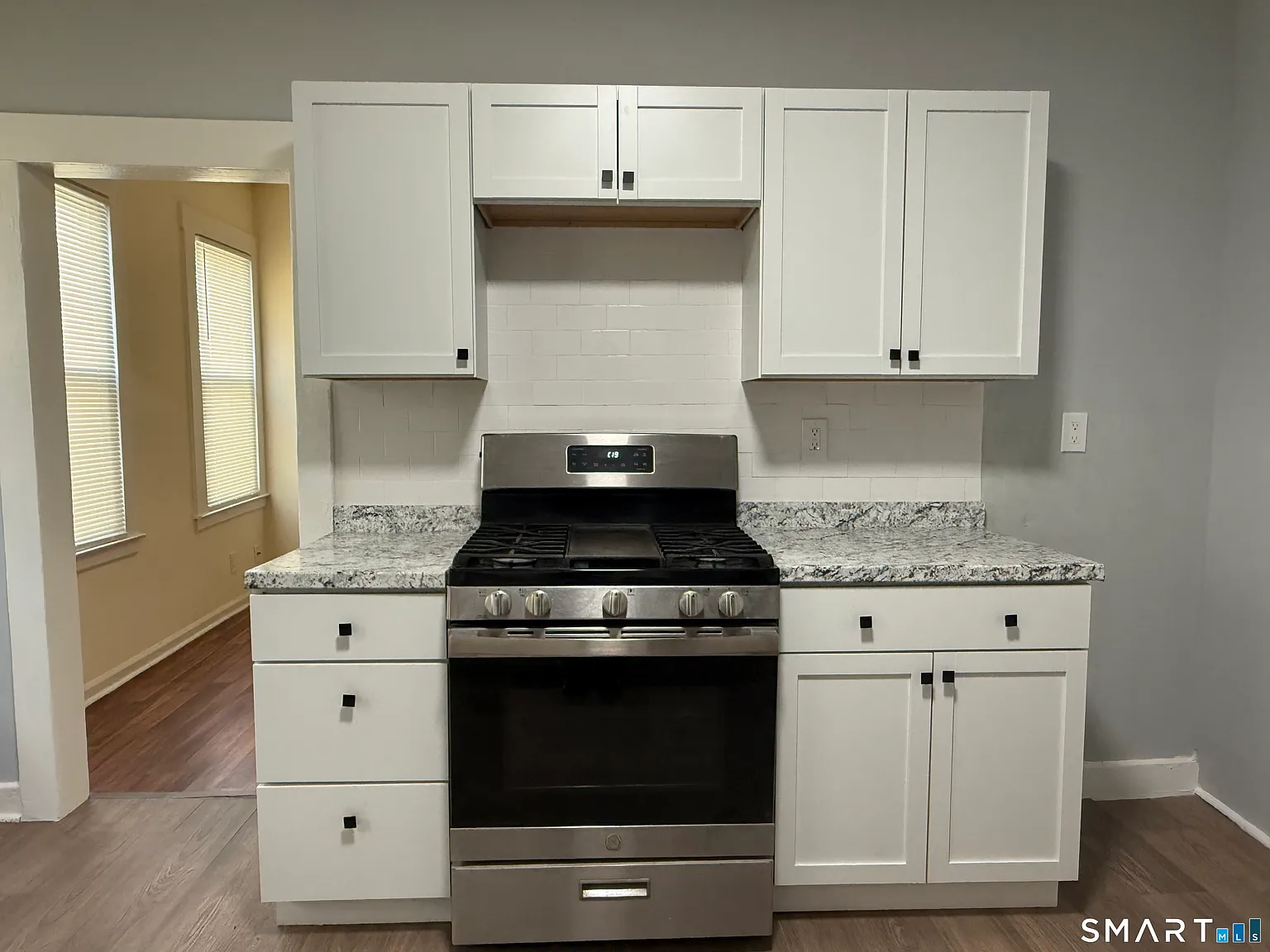 2 bed, 1.0 bath, 3240 sqft, $1,700 — Photo 4