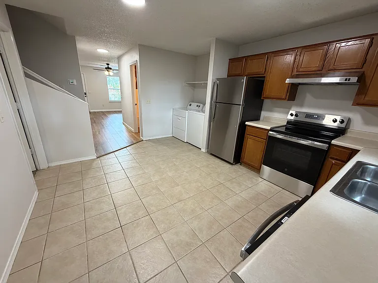 3405 SW Victoria Pl #1 — Photo 7