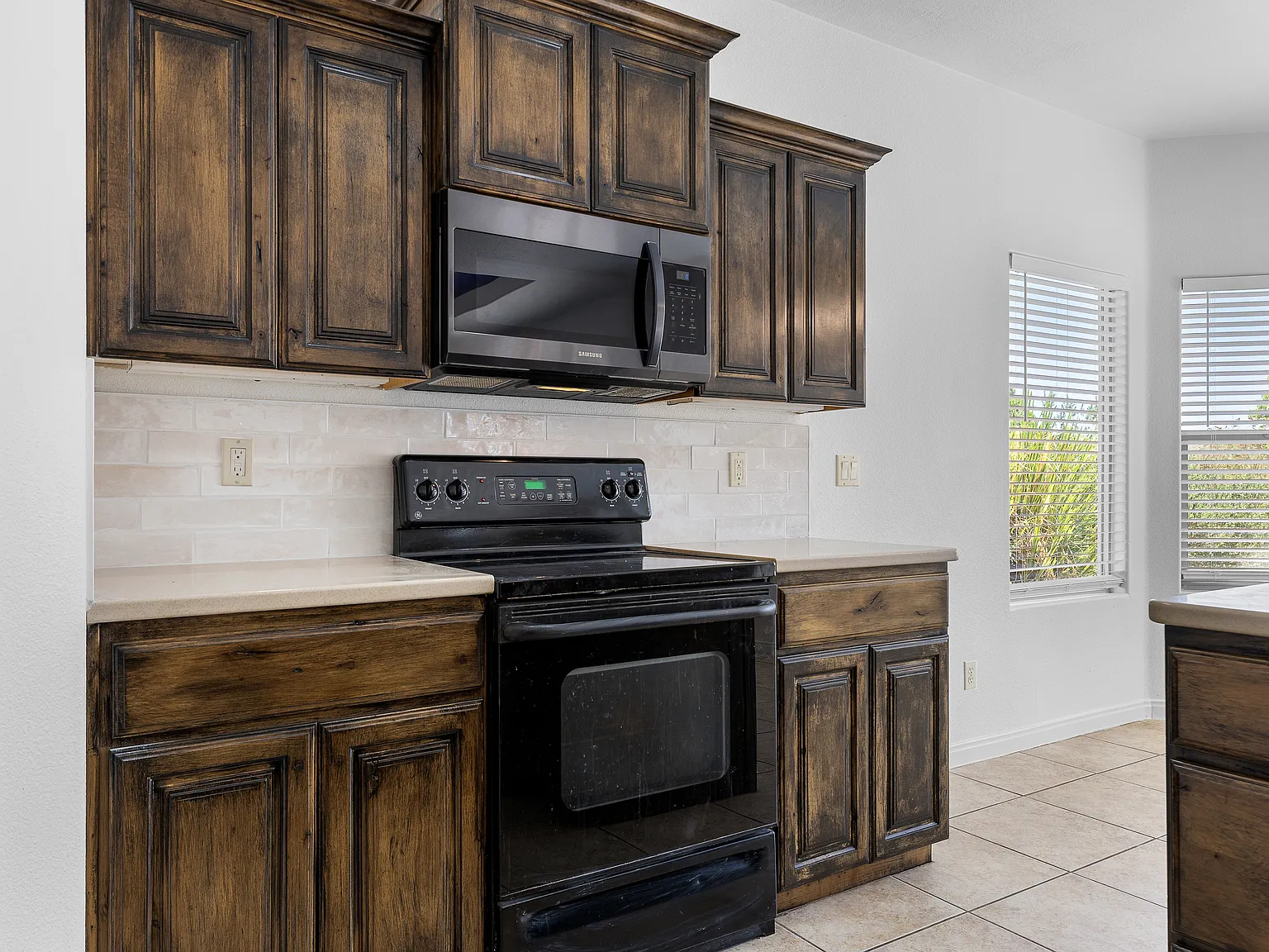 4 bed, 2110 sqft, $2,850 — Photo 2