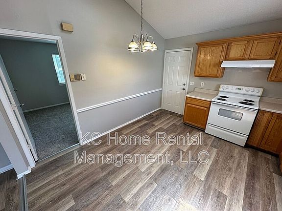 3rd image of 1901 N 75th Ter