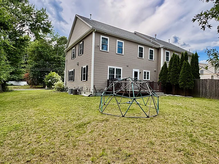 30 Wellesley Ave — Photo 4