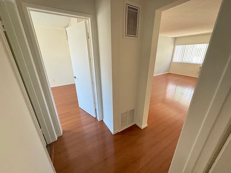 447 W Elk Ave #3 — Photo 31