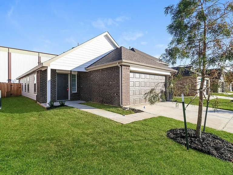 3749 Alexus Dr — Photo 3
