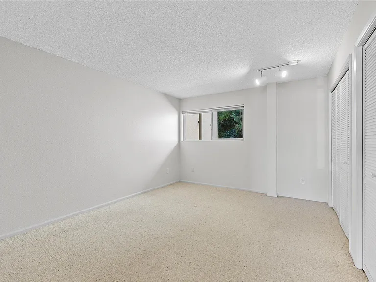 1156 Alki Ave SW — Photo 17