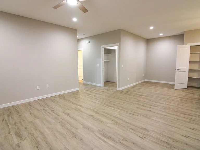 5534-5564 Skyline Rd S — Photo 96