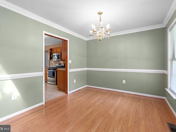 4th image of 10408 Woodlake Ct