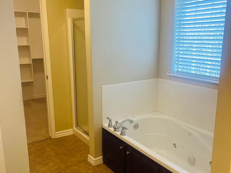 6005 S 39th Pl — Photo 9