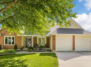 2310 NE Greenwich Ct, Blue Springs, MO 64014