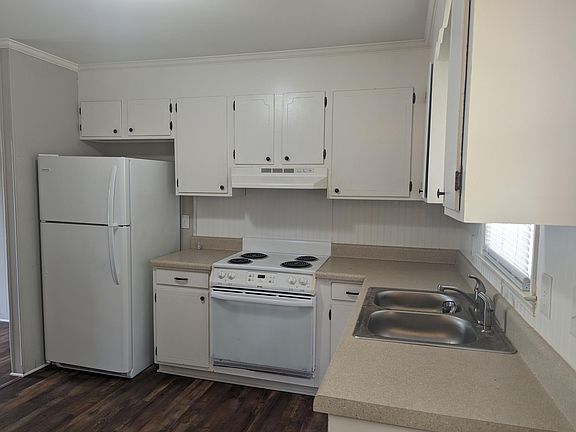 4th image of 261 E Chamblee Dr