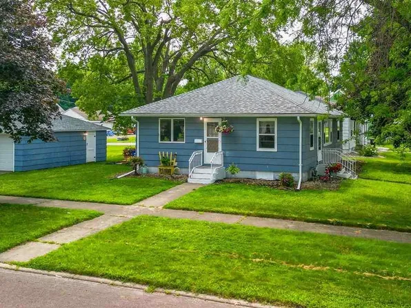 801 4th Ave SW, Wells, MN 56097