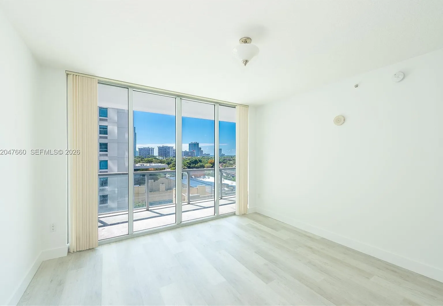 The Axis On Brickell Cond — Photo 1