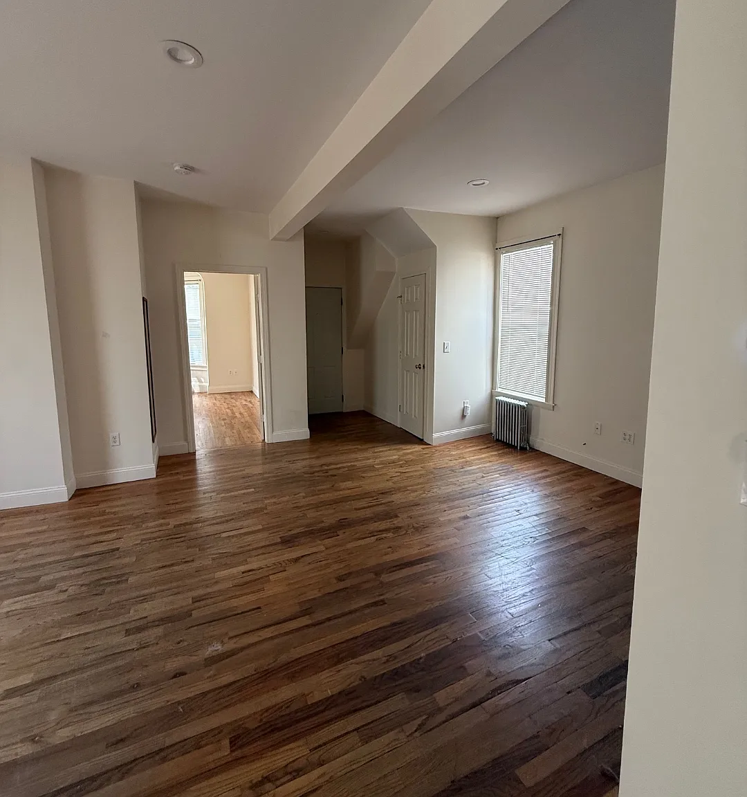 135 Oak St — Photo 3