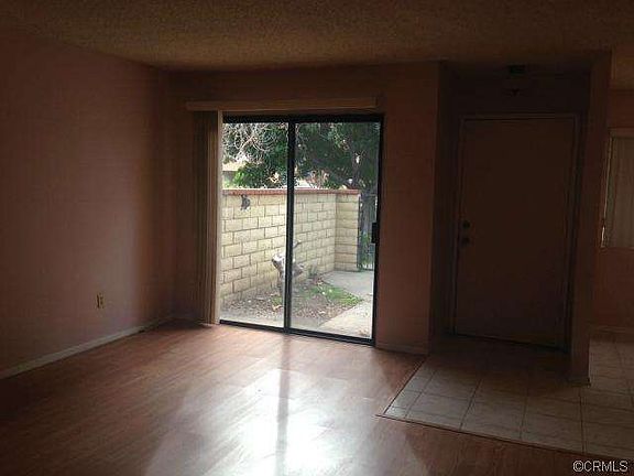 4th image of 940 N Redding Way #28