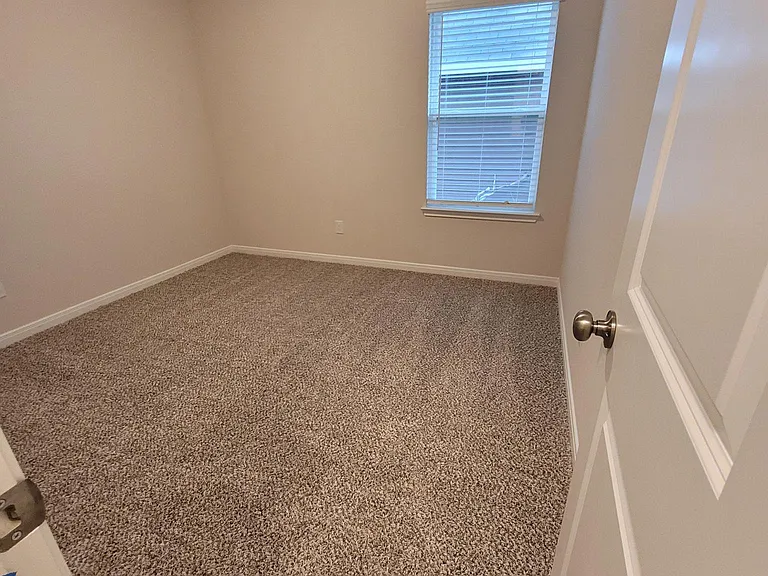 803 Hollyhock Dr — Photo 8