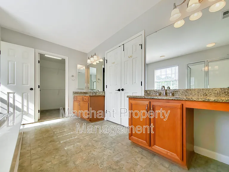 15 Silverthorn Ct — Photo 41