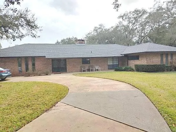 7 bed, 3759 sqft, $900 — Photo 2