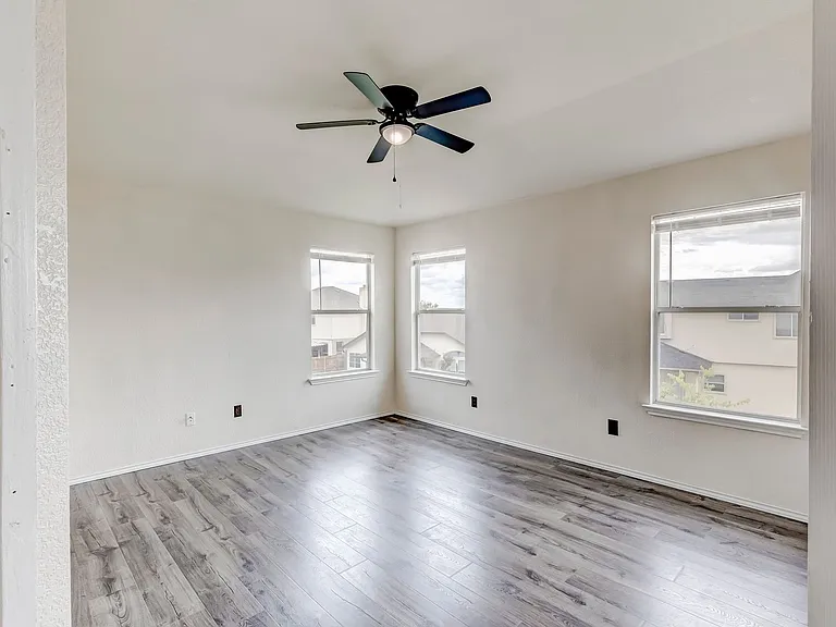 4411 Causeway Ct — Photo 16