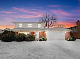 30211 Oakview St, Livonia, MI 48154