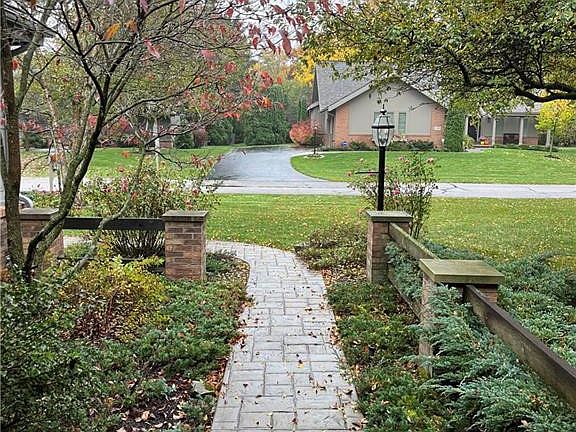 4th image of 29685 Durham Dr