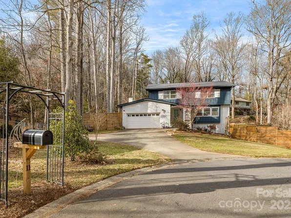 11 Crestbrook Dr, Arden, NC 28704