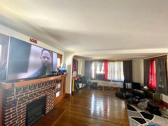 5th image of 196 Roebling Ave