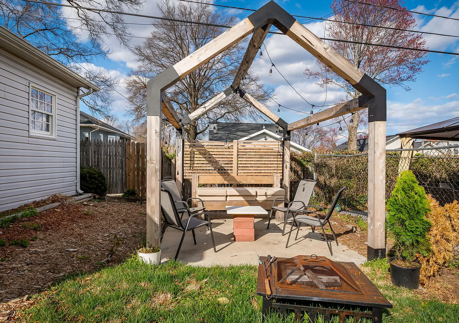 Charming Urban Retreat — Photo 4