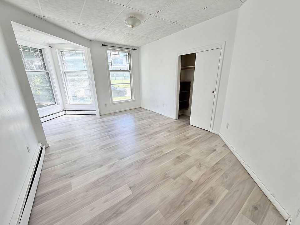 1st image of 203 Maple St #0