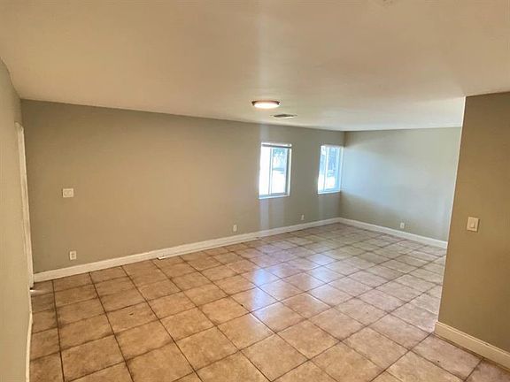 4th image of 140 NW 10th St