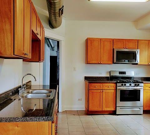 4th image of 810 S Austin Blvd #2