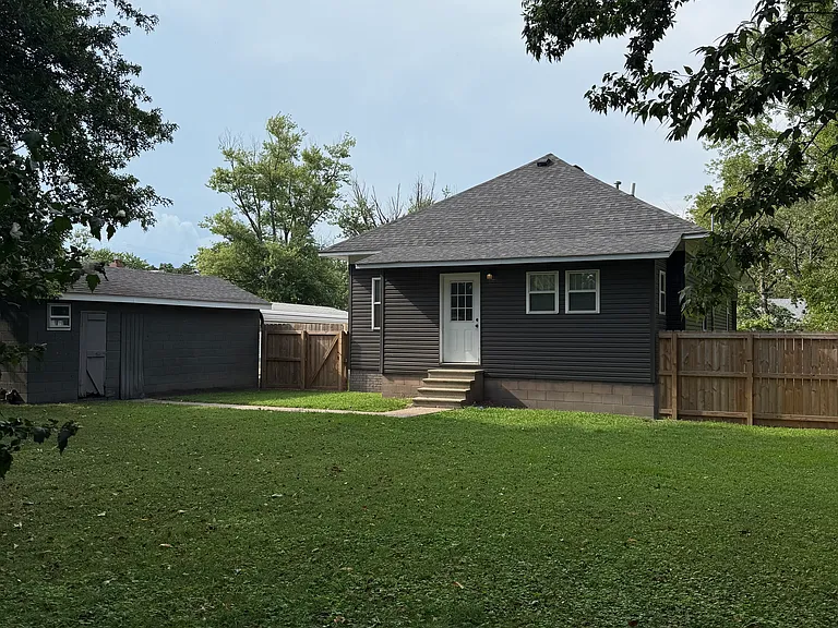 1711 W Chestnut St — Photo 10